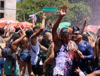 Blocos de rua gratuitos são atração preferida de quem curte carnaval