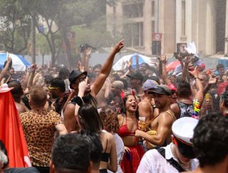 Domingo de blocos no Rio tem Fogo e Paixão e Gigantes da Lira