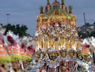 Oito escolas fecham Série Ouro no Sambódromo do Rio