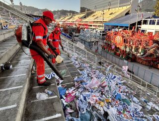 Mais de 67 toneladas de resíduos são recolhidas após desfiles no Rio