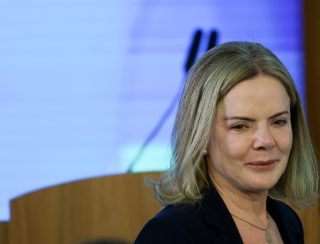 Gleisi Hoffmann cita isenção do IR como prioridade da agenda política