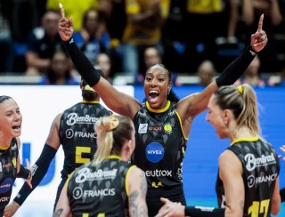 Praia Clube é tricampeão do Sul-Americano de vôlei feminino