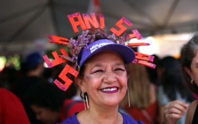 Mulheres do DF marcham por políticas públicas e contra o feminicídio