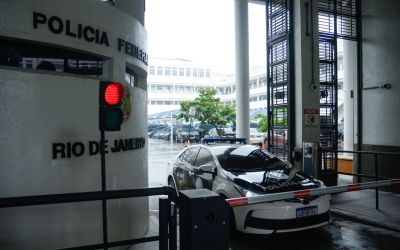 Homem é preso no Rio por contrabandear equipamentos bélicos